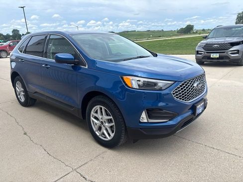 Used 2024 Ford Edge SEL w/ Convenience Package AWD/4WD image 3