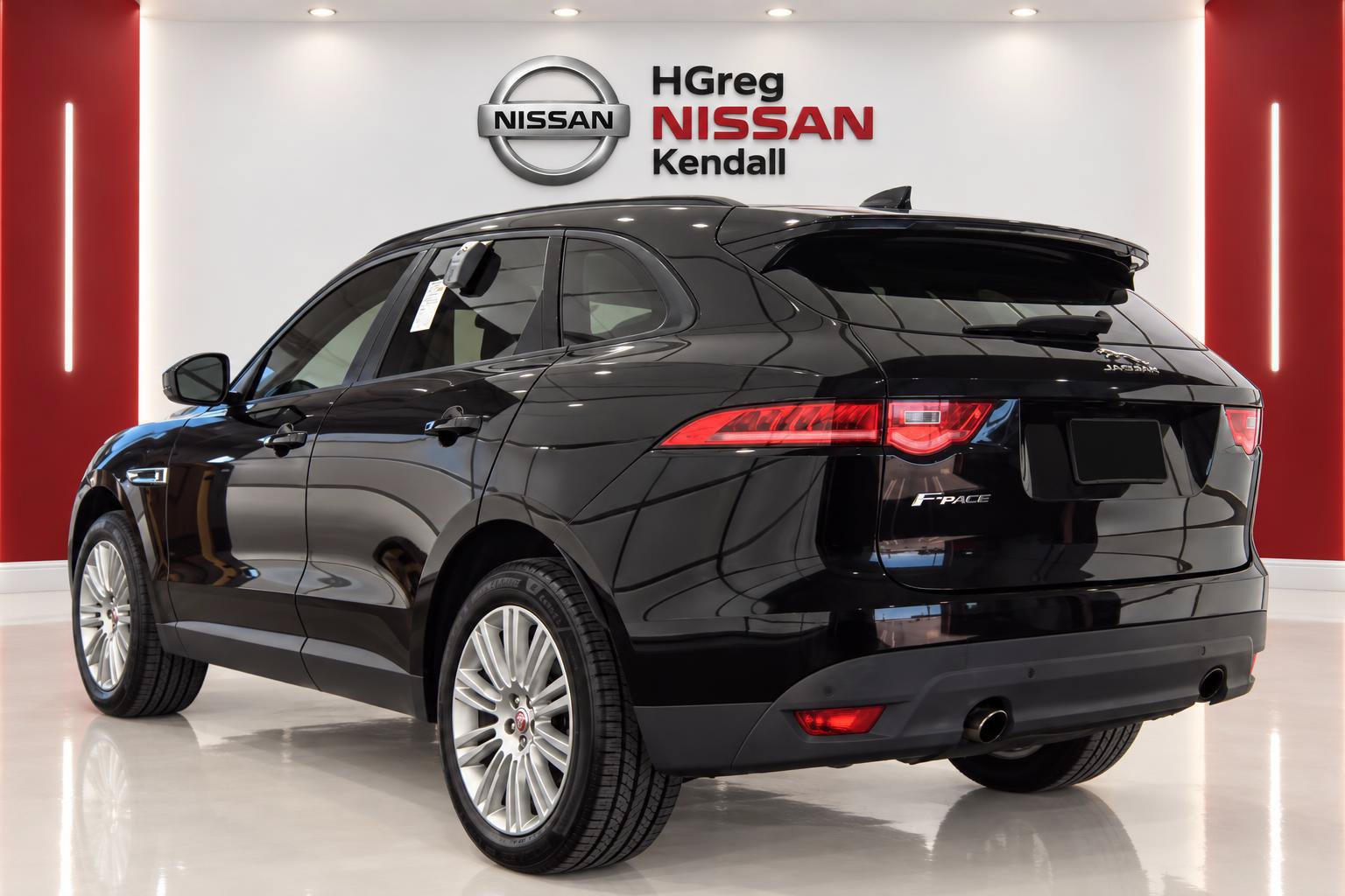 Used 2018 Jaguar F-PACE Premium AWD/4WD image 2