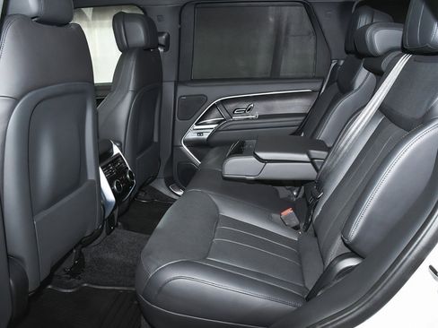 Used 2025 Land Rover Range Rover SE image 60