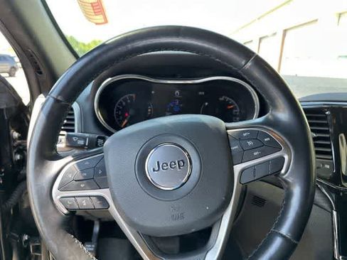 Used 2021 Jeep Grand Cherokee Laredo X image 9