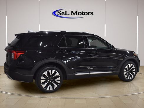 Used 2026 Ford Explorer Platinum w/ LUX Leather Package AWD/4WD image 8