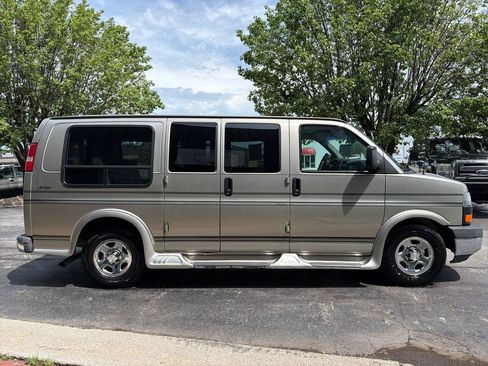 Used 2003 GMC Savana 1500 w/ Preferred Equipment Group 3 RWD image 6
