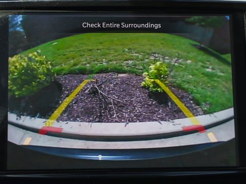 Used 2024 Chrysler Pacifica Touring-L FWD image 14