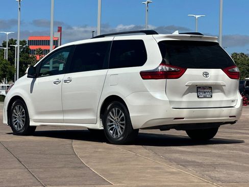 Certified 2020 Toyota Sienna XLE w/ XLE Navigation Package FWD image 6