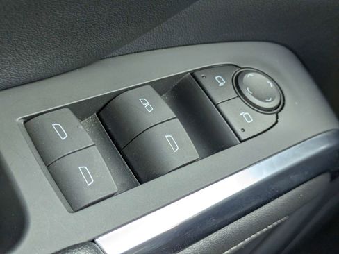 Used 2024 Chevrolet Traverse LT FWD image 16