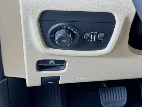 Used 2024 Jeep Grand Cherokee L Limited w/ Luxury Tech Group II AWD/4WD image 14