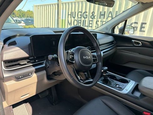 Used 2025 Kia Carnival FWD image 10