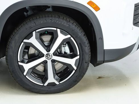 New 2026 Volkswagen Tiguan SE image 14