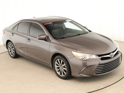 Used 2015 Toyota Camry XLE image 36