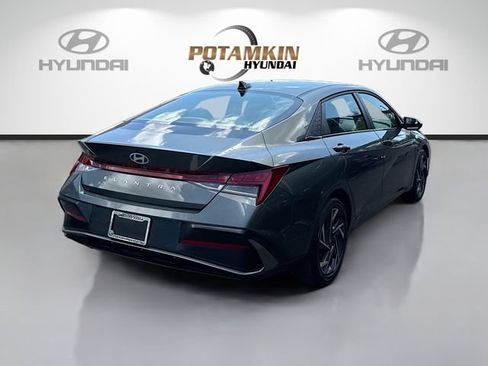 Certified 2025 Hyundai Elantra SEL FWD image 5