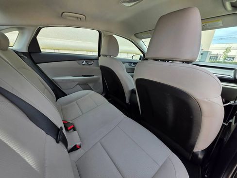 Used 2021 Kia Forte LXS FWD image 14