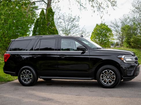 Used 2024 Ford Expedition XLT image 4