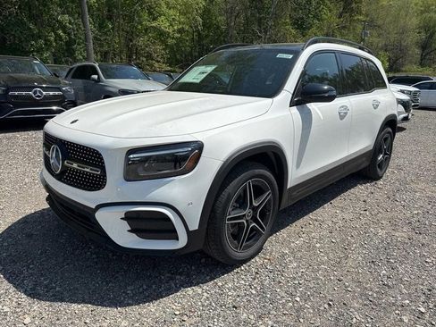 Used 2025 Mercedes-Benz GLB 250 4MATIC image 5