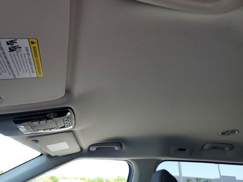 New 2026 Kia Carnival LX image 27