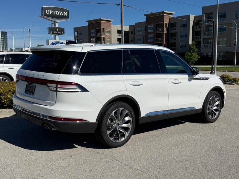 Certified 2026 Lincoln Aviator Reserve w/ Illumination Package AWD/4WD image 3