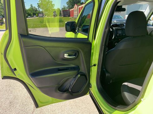 Used 2017 Jeep Renegade Altitude AWD/4WD image 25