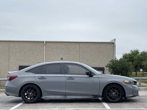 Used 2025 Honda Civic Sport image 3