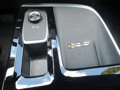 Used 2025 Buick Enclave Preferred AWD/4WD image 26