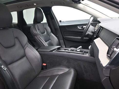 Used 2022 Volvo XC60 B5 Inscription w/ Advanced Package image 36