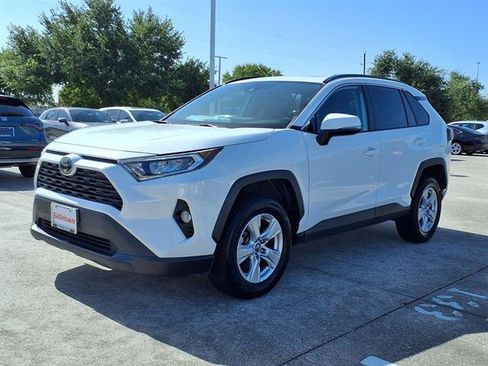 Used 2019 Toyota RAV4 XLE FWD image 22