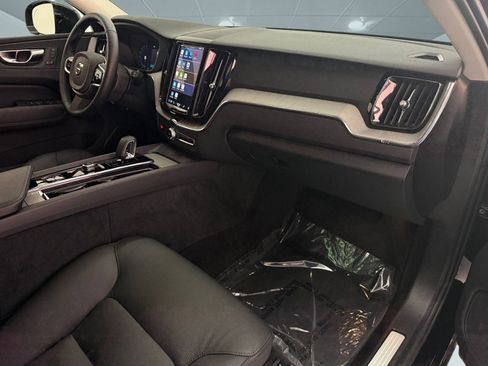 Used 2025 Volvo XC60 B5 Plus image 20