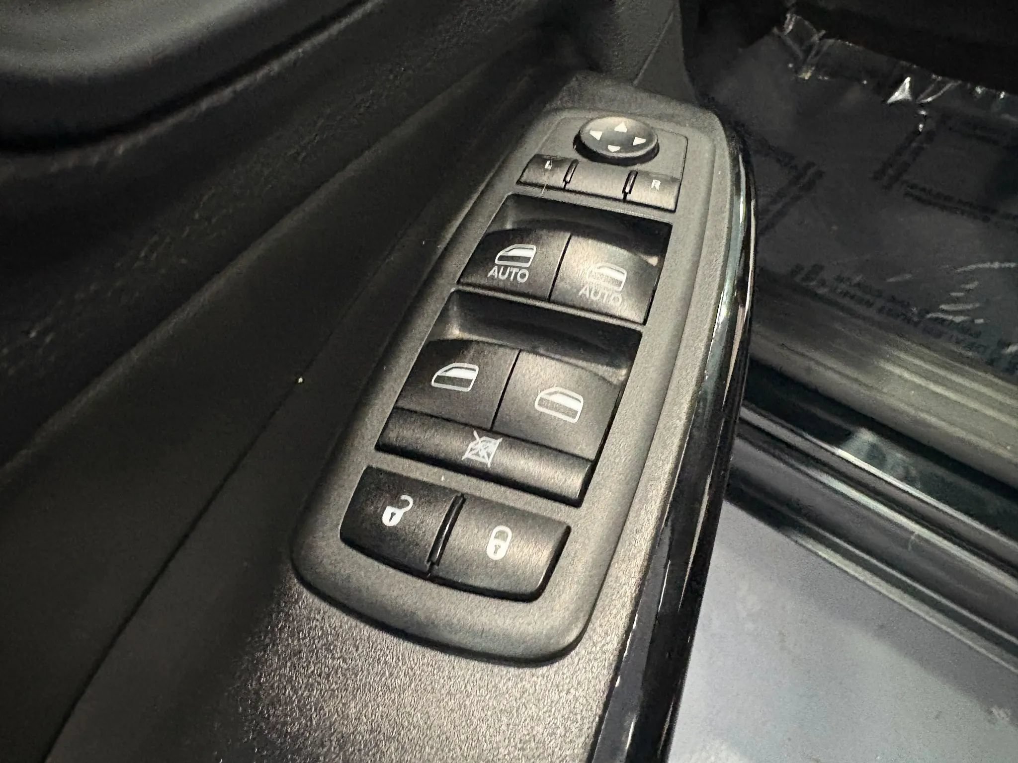 Used 2020 Jeep Cherokee Latitude Plus AWD/4WD image 30