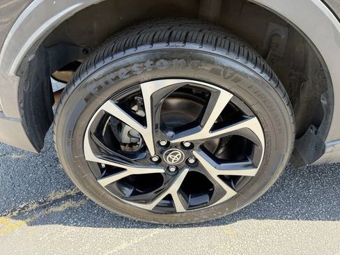 Used 2021 Toyota C-HR XLE FWD image 41
