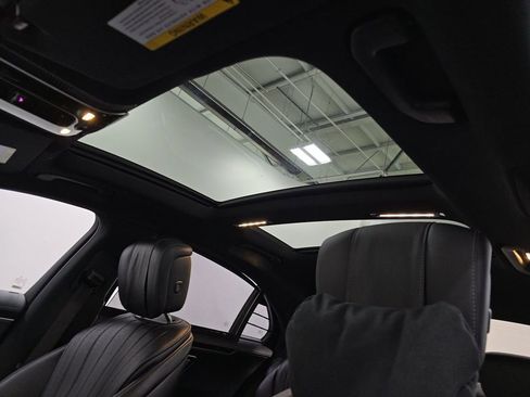 Used 2022 Mercedes-Benz S 500 4MATIC w/ AMG Line Package image 16