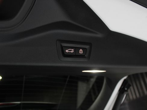 Used 2022 BMW X5 xDrive40i w/ Executive Package image 96