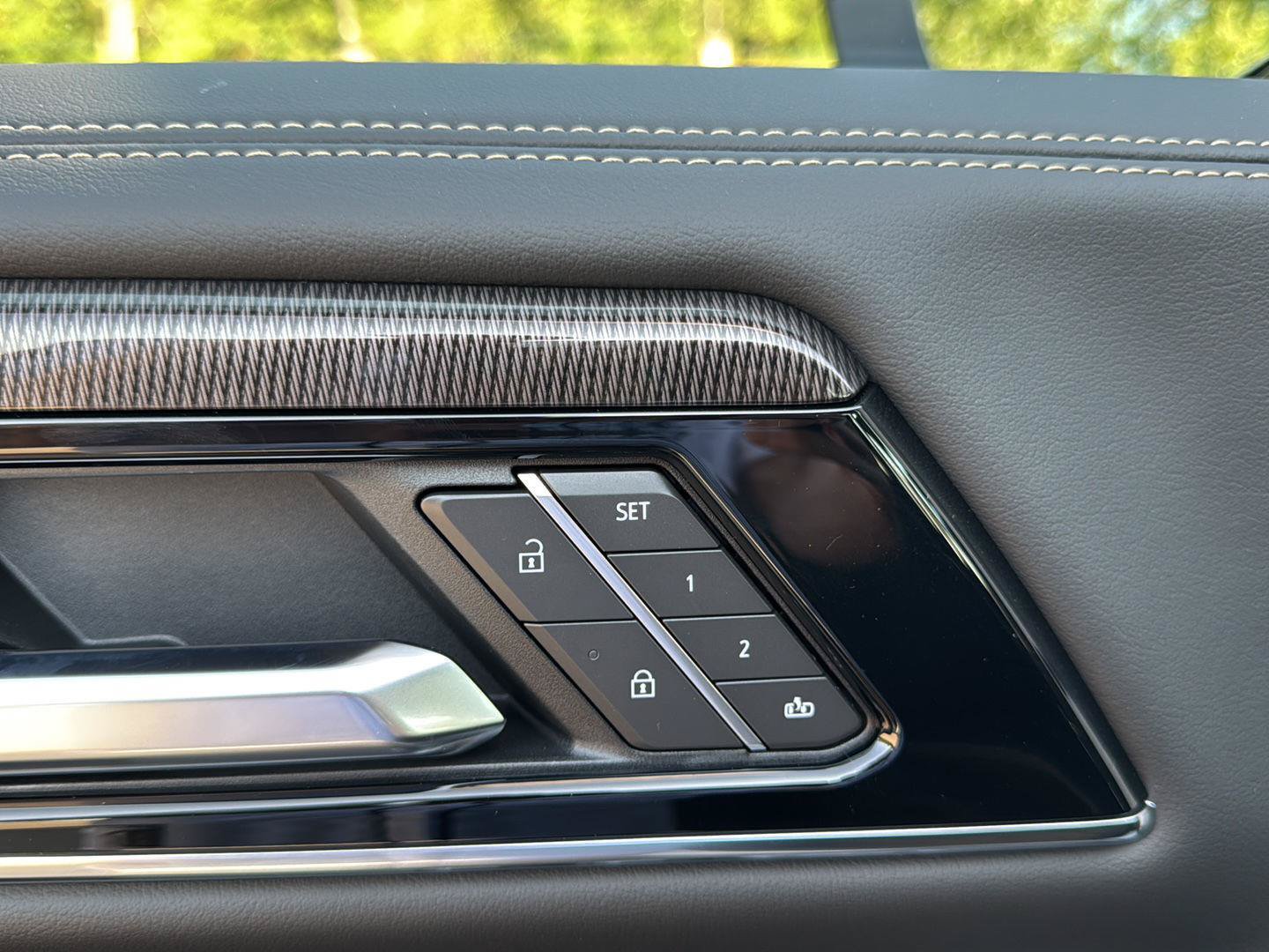New 2026 GMC Yukon XL Elevation w/ Elevation Premium Package AWD/4WD image 15
