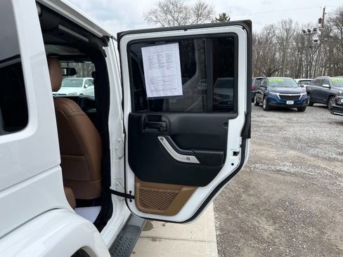 Used 2017 Jeep Wrangler Unlimited Sahara w/ Connectivity Group image 13