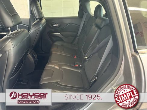 Used 2020 Jeep Cherokee Latitude Lux w/ Comfort/Convenience Group AWD/4WD image 12