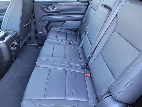 Used 2022 Chevrolet Suburban Z71 w/ Z71 Off-Road Package image 15