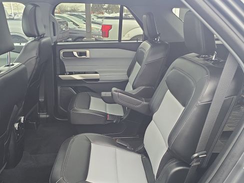 Used 2023 Ford Explorer XLT w/ Equipment Group 202A image 12