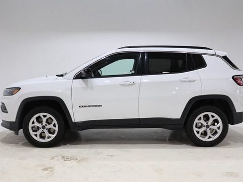 Used 2025 Jeep Compass Latitude w/ Sun & Sound Group AWD/4WD image 4
