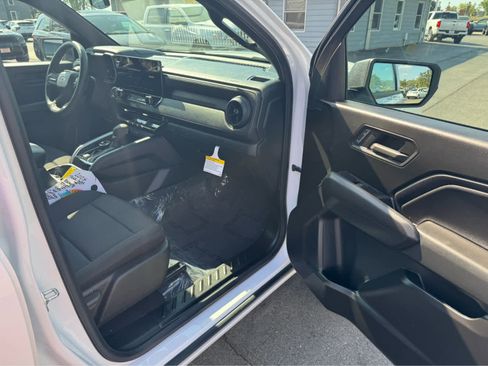 Used 2024 Chevrolet Colorado Trail Boss w/ Advanced Trailering Package image 17