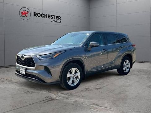 Used 2023 Toyota Highlander L FWD image 37