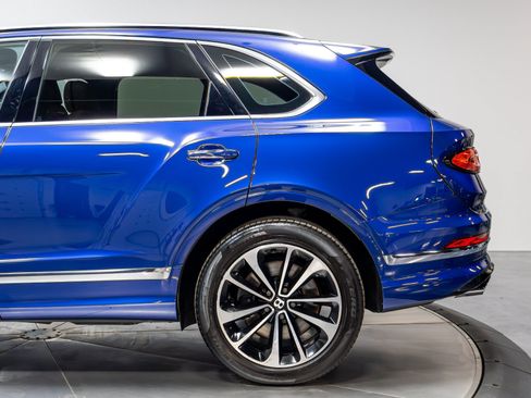 Used 2021 Bentley Bentayga w/ First Edition Specification AWD/4WD image 52
