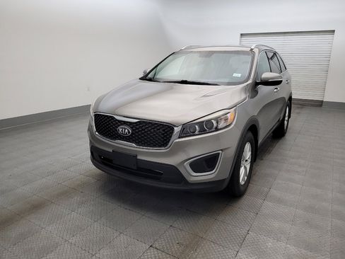 Used 2017 Kia Sorento LX w/ LX Convenience Package image 15