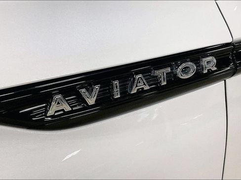 Used 2025 Lincoln Aviator Reserve w/ Jet Appearance Package AWD/4WD image 8