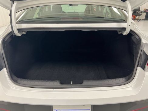 Used 2024 Hyundai Elantra SEL FWD image 24