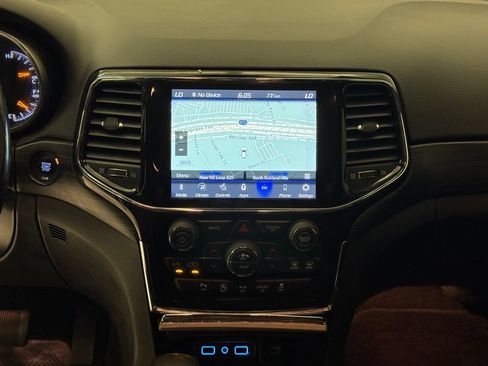 Used 2022 Jeep Grand Cherokee Laredo X RWD image 14