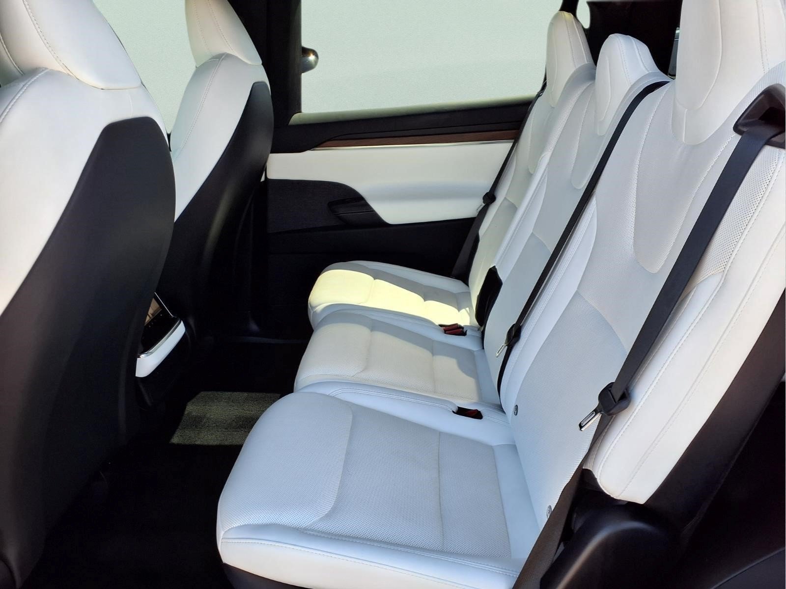 Used 2023 Tesla Model X AWD/4WD image 13