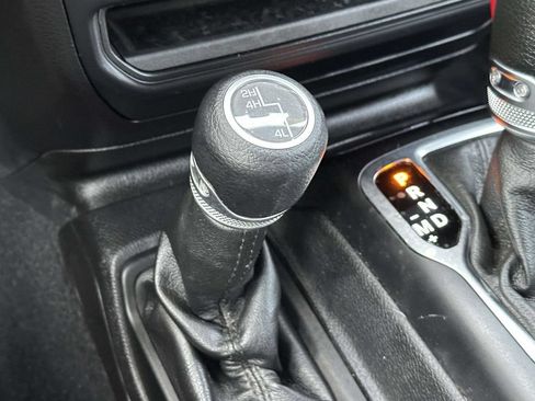 Used 2018 Jeep Wrangler Sport AWD/4WD image 29
