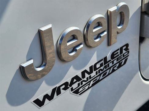 Used 2021 Jeep Wrangler Unlimited Sport image 12