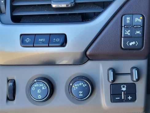 Used 2018 Chevrolet Suburban Premier image 20