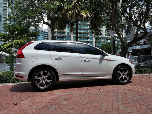 Used 2015 Volvo XC60 T6 w/ Proximity Package AWD/4WD image 23