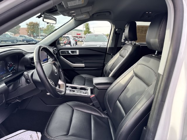 Used 2021 Ford Explorer XLT w/ Equipment Group 202A AWD/4WD image 9