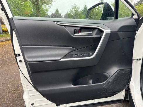 Used 2022 Toyota RAV4 SE w/ Convenience Package AWD/4WD image 19