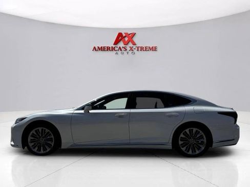 Used 2023 Lexus LS 500 w/ Accessory Package (Z2) RWD image 2